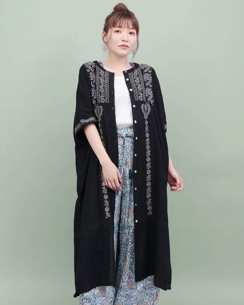レース刺繍ロングガウン